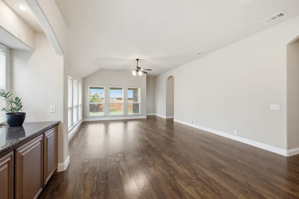 515 Lakeview Drive Alvarado TX 76009