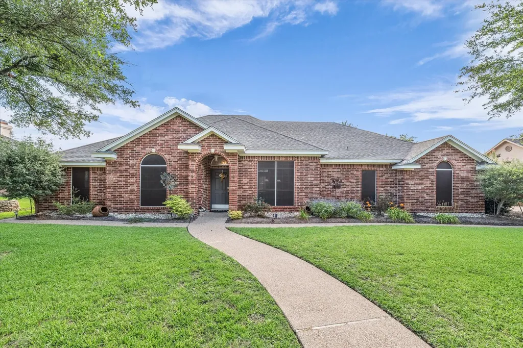 1304 Darbyton Drive Hewitt TX 76643