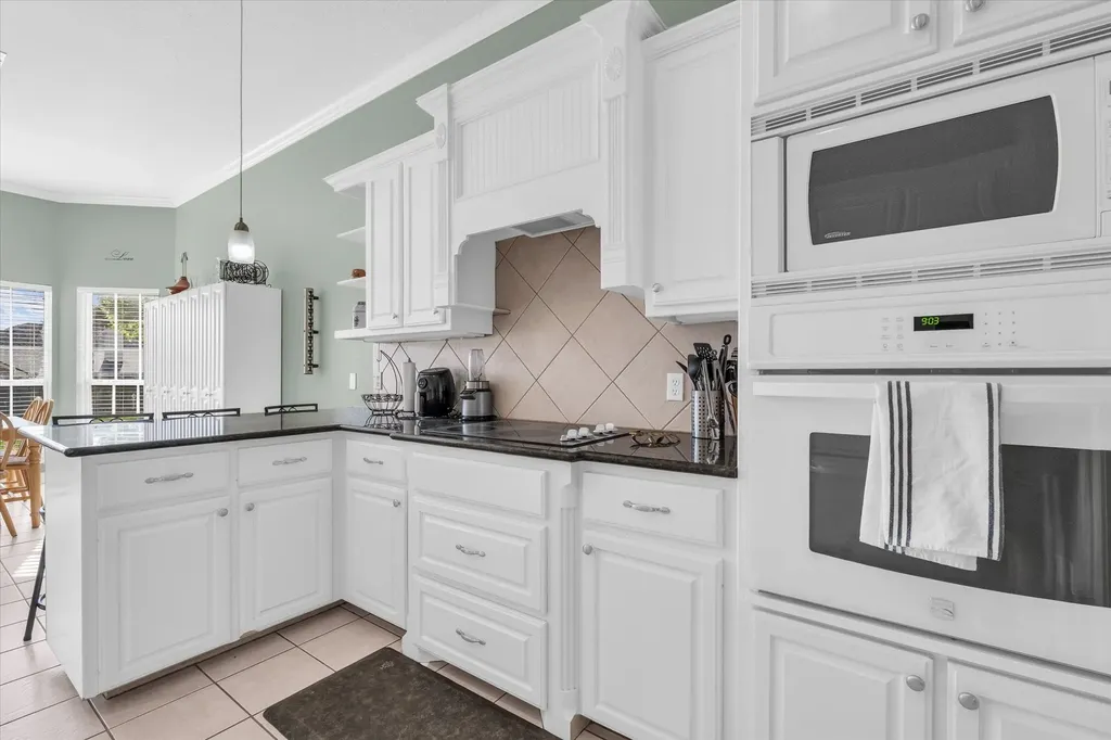 1304 Darbyton Drive Hewitt TX 76643