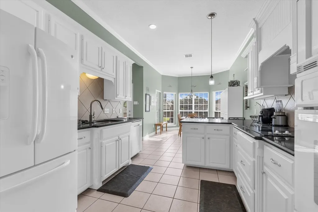 1304 Darbyton Drive Hewitt TX 76643