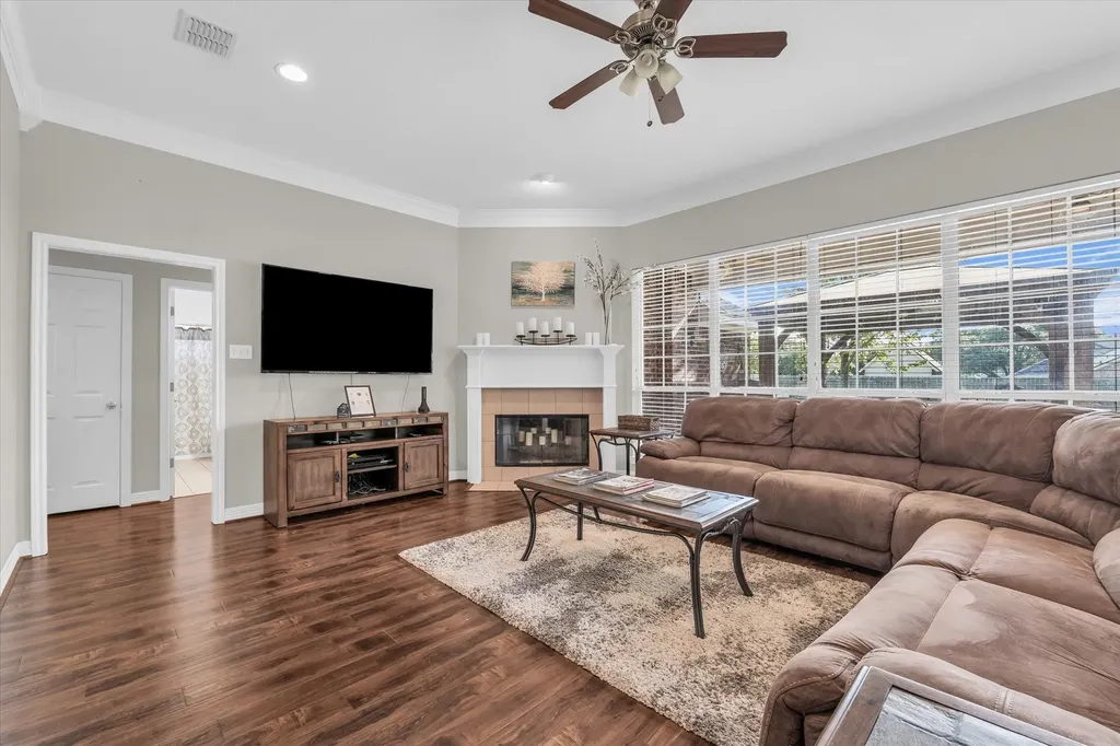 1304 Darbyton Drive Hewitt TX 76643
