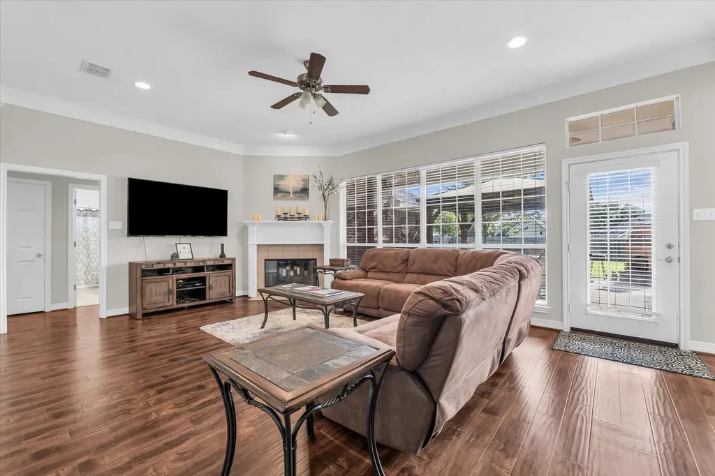 1304 Darbyton Drive Hewitt TX 76643