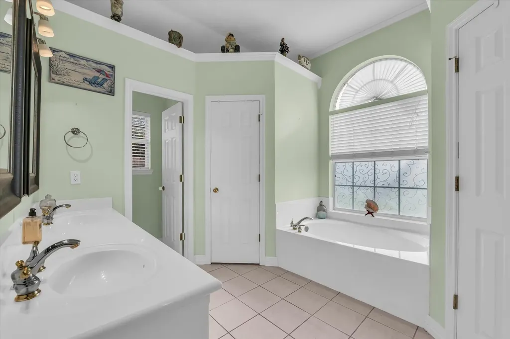 1304 Darbyton Drive Hewitt TX 76643