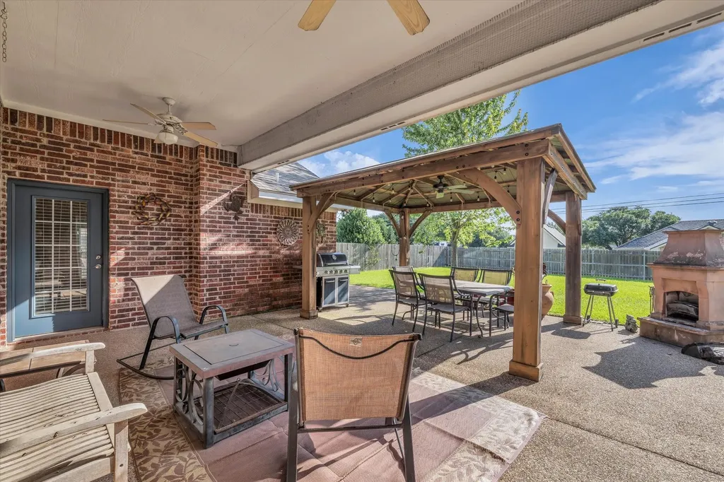 1304 Darbyton Drive Hewitt TX 76643