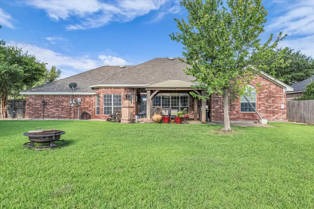 1304 Darbyton Drive Hewitt TX 76643