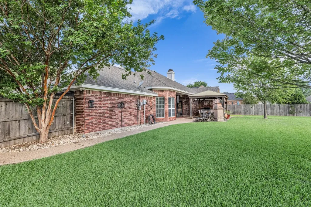 1304 Darbyton Drive Hewitt TX 76643