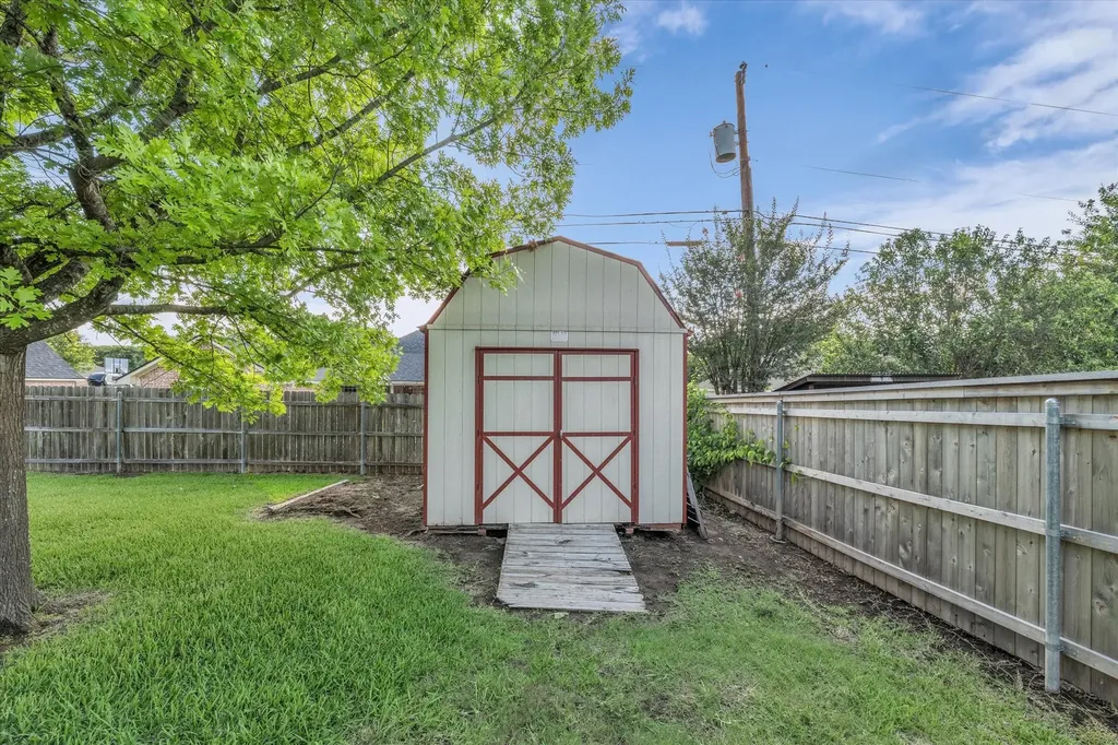 1304 Darbyton Drive Hewitt TX 76643