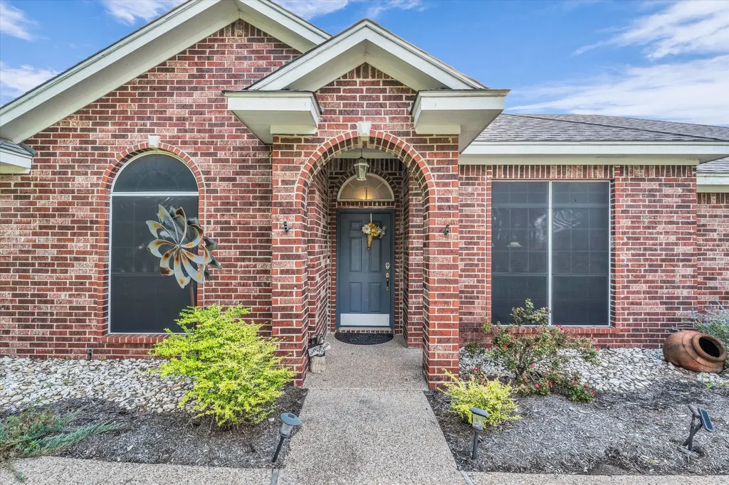 1304 Darbyton Drive Hewitt TX 76643