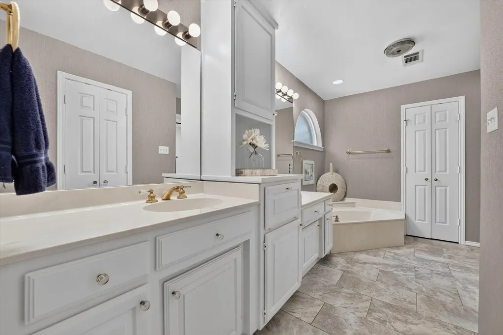 4305 Green Meadow Street E Colleyville TX 76034