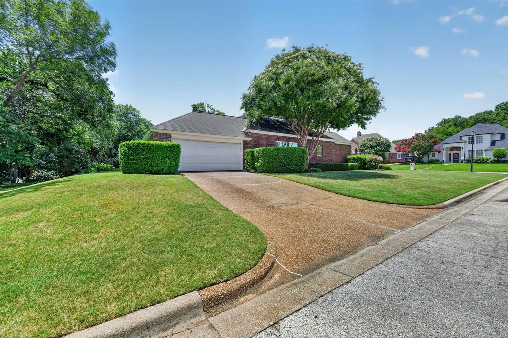 4305 Green Meadow Street E Colleyville TX 76034