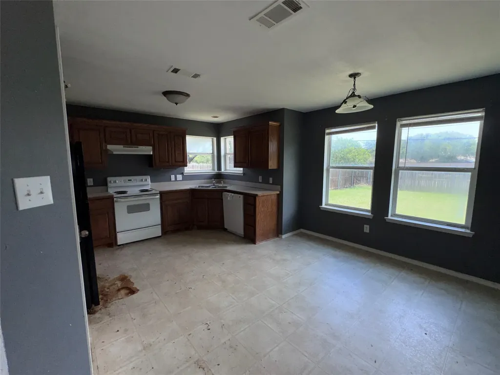 517 Birch Street Crowley TX 76036
