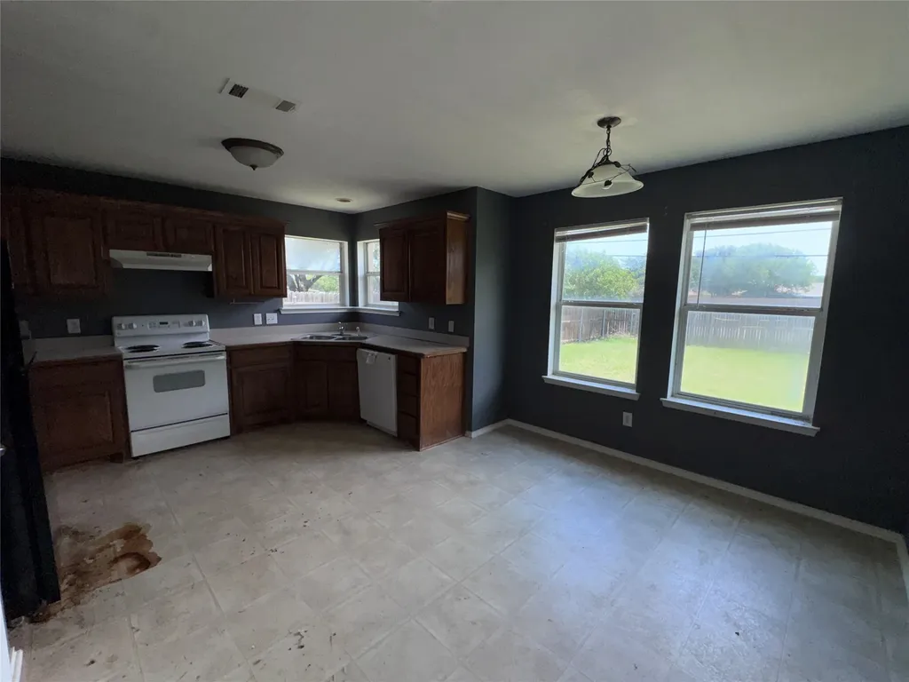 517 Birch Street Crowley TX 76036