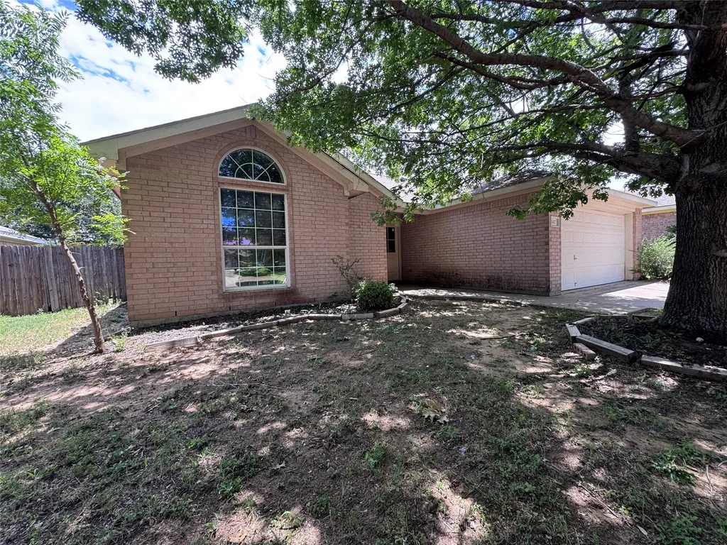 517 Birch Street Crowley TX 76036
