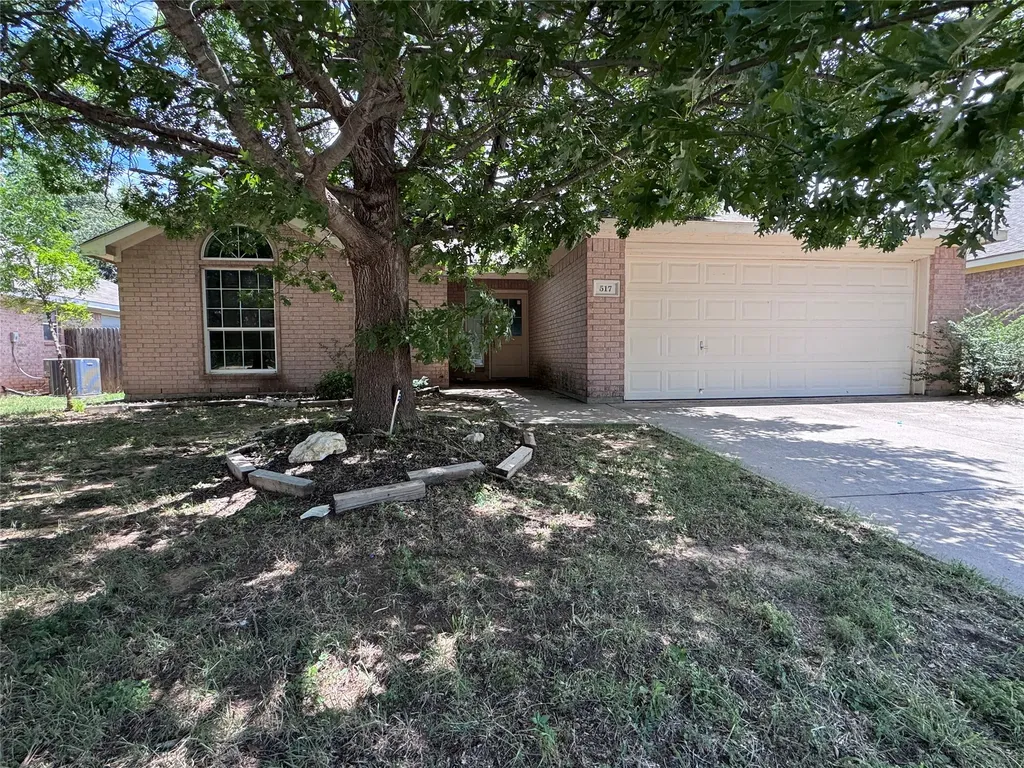 517 Birch Street Crowley TX 76036