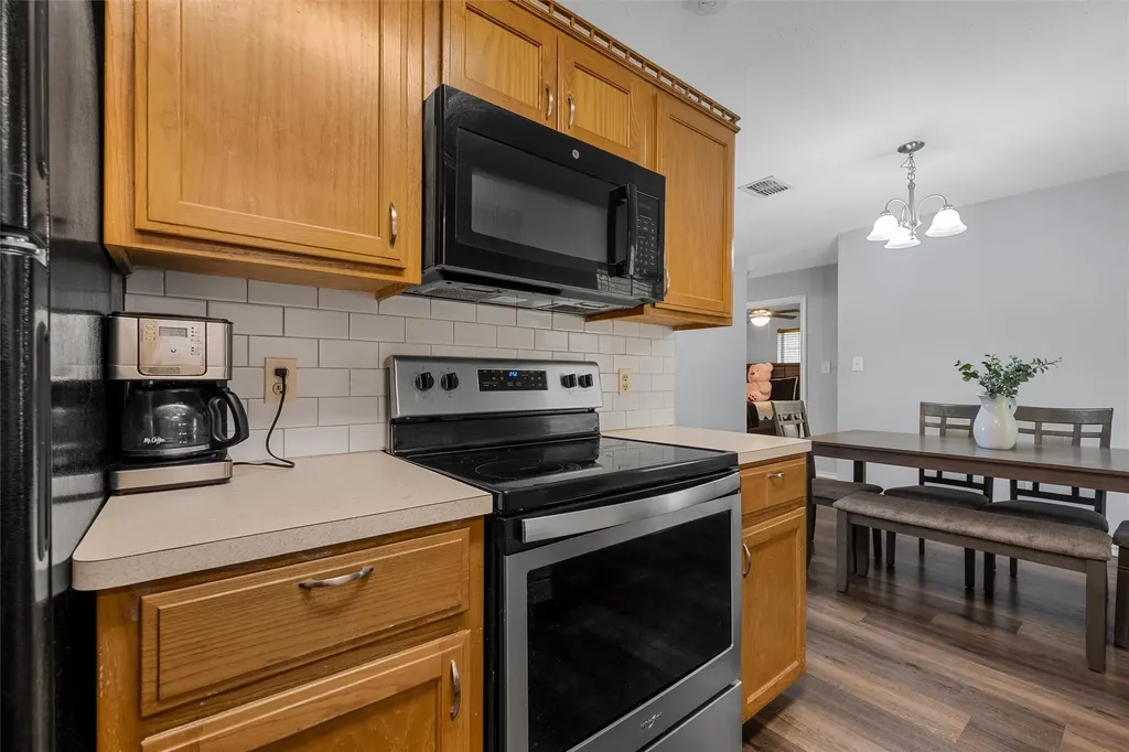 1307 Luanne Bellmead TX 76705
