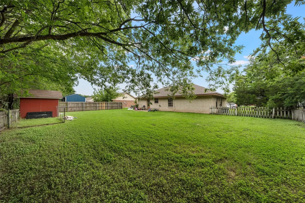 1307 Luanne Bellmead TX 76705