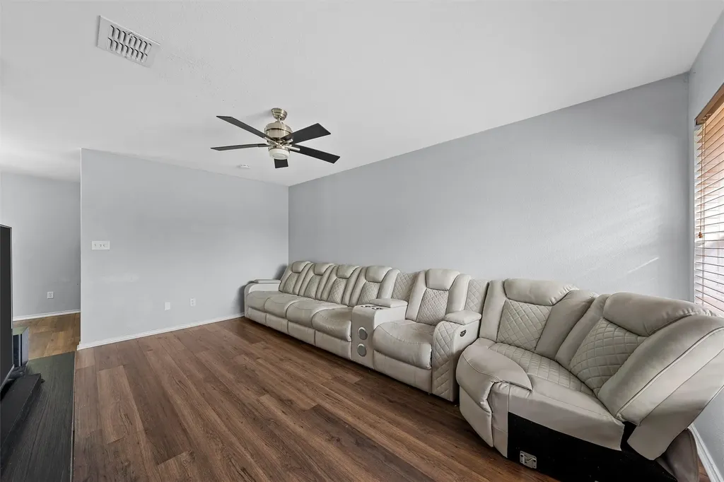 1307 Luanne Bellmead TX 76705