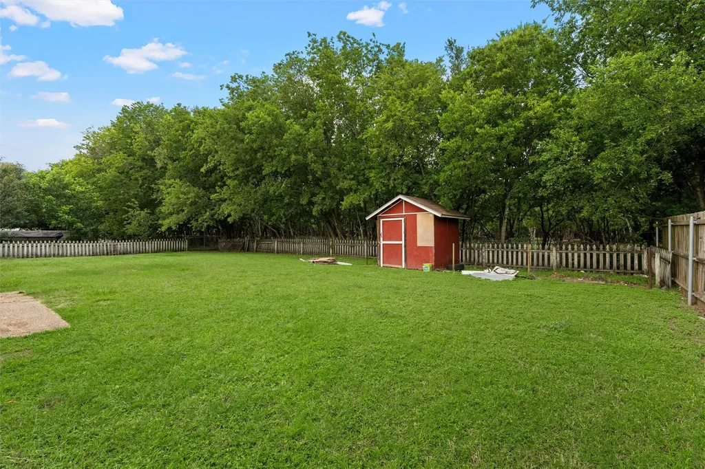 1307 Luanne Bellmead TX 76705