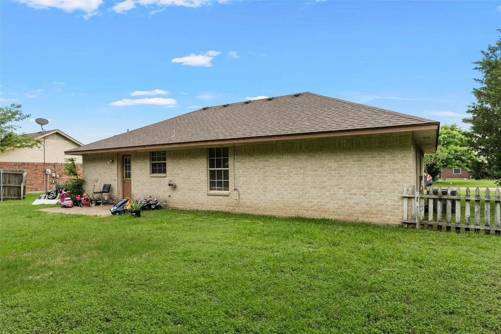 1307 Luanne Bellmead TX 76705