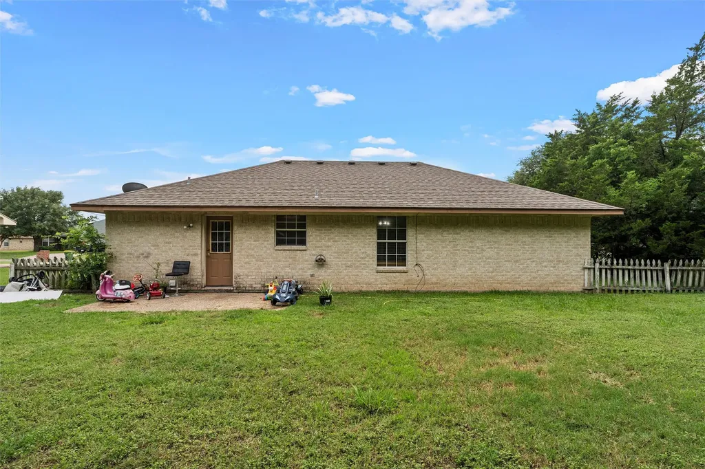 1307 Luanne Bellmead TX 76705
