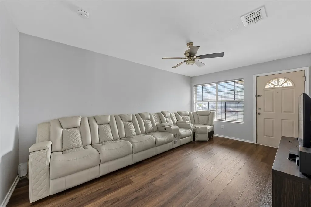 1307 Luanne Bellmead TX 76705