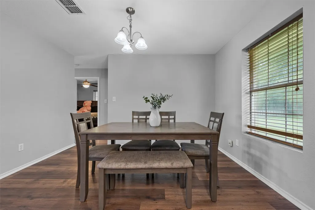 1307 Luanne Bellmead TX 76705