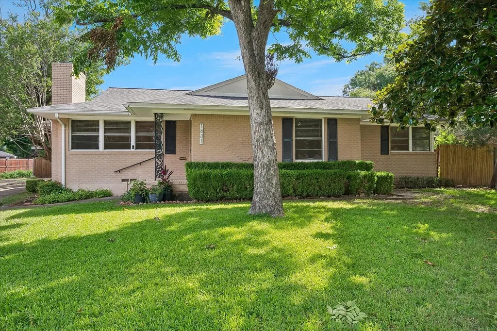 1631 Macmanus Drive Dallas TX 75228