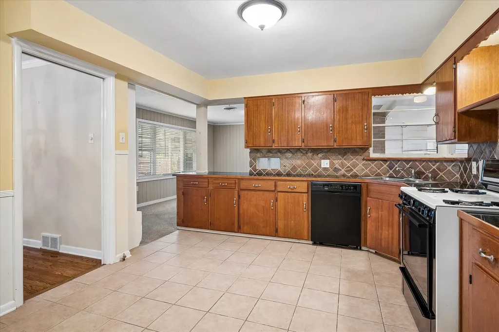 1631 Macmanus Drive Dallas TX 75228