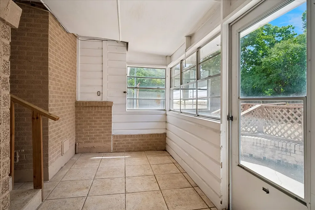 1631 Macmanus Drive Dallas TX 75228