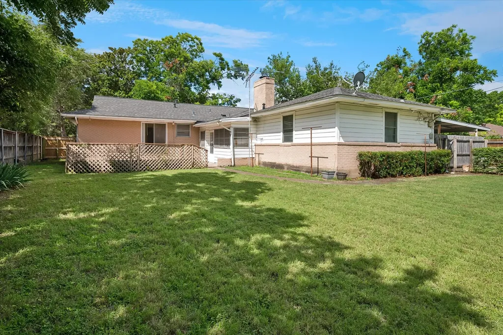 1631 Macmanus Drive Dallas TX 75228