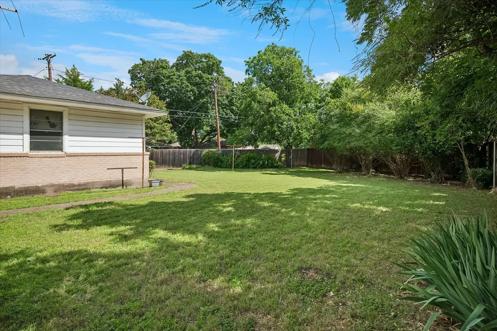 1631 Macmanus Drive Dallas TX 75228