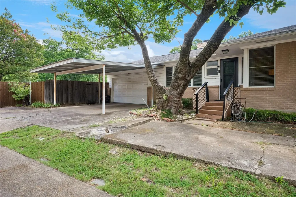 1631 Macmanus Drive Dallas TX 75228