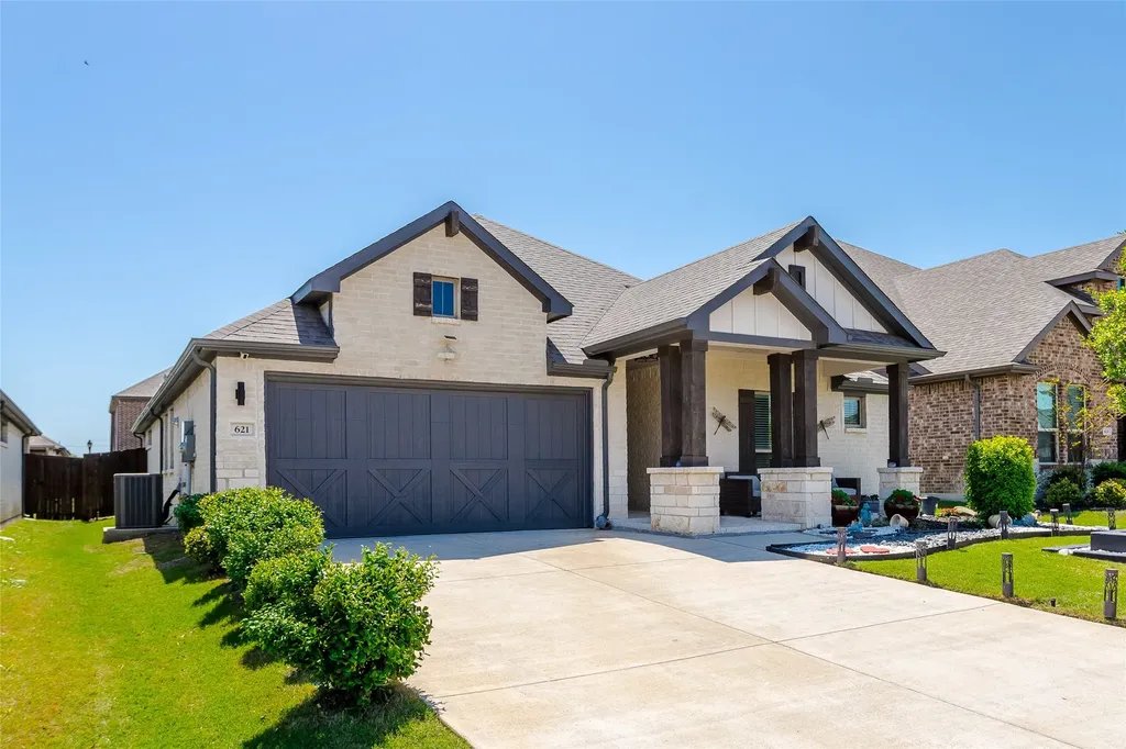 621 Hazeltine Road Red Oak TX 75154