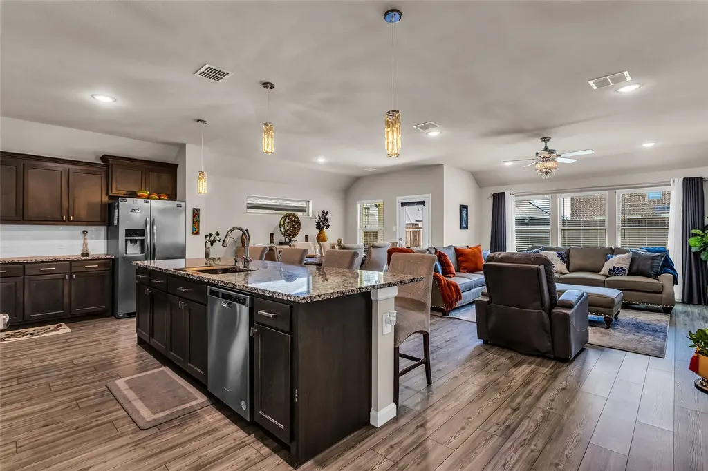 621 Hazeltine Road Red Oak TX 75154