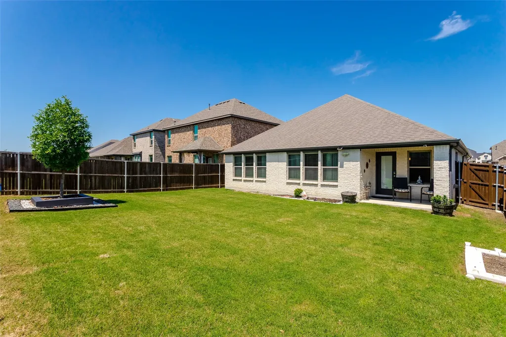 621 Hazeltine Road Red Oak TX 75154