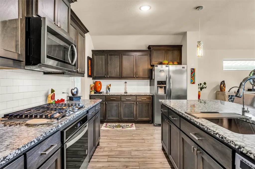 621 Hazeltine Road Red Oak TX 75154