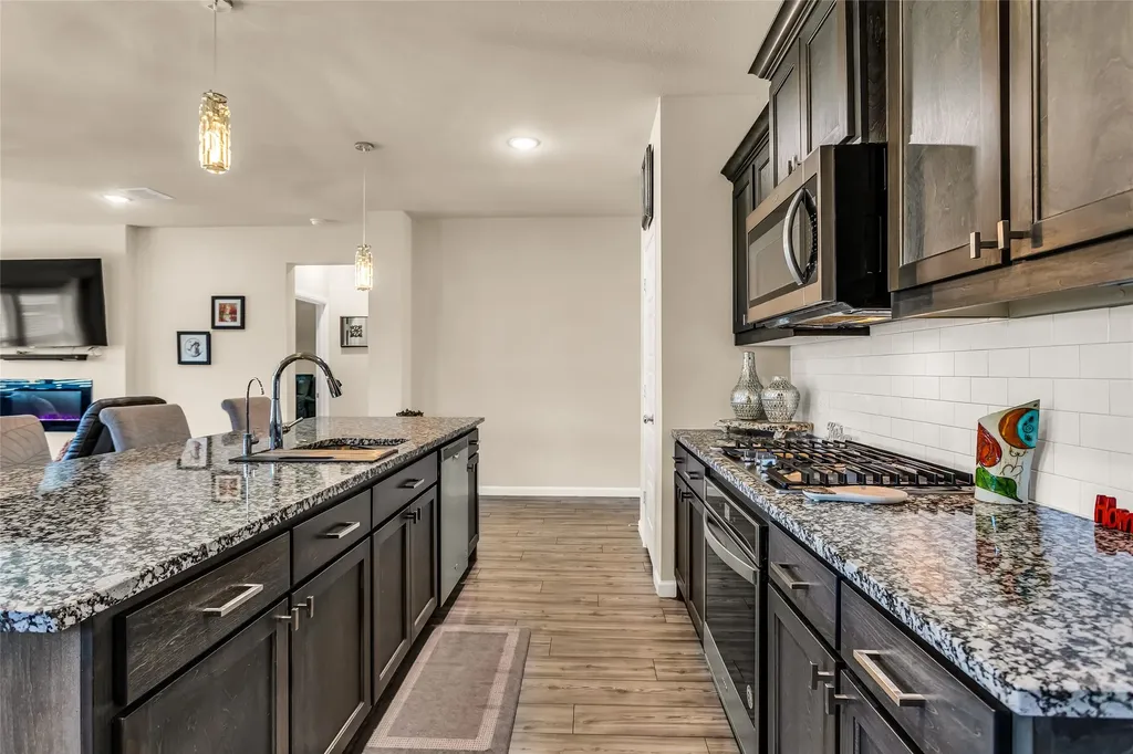 621 Hazeltine Road Red Oak TX 75154