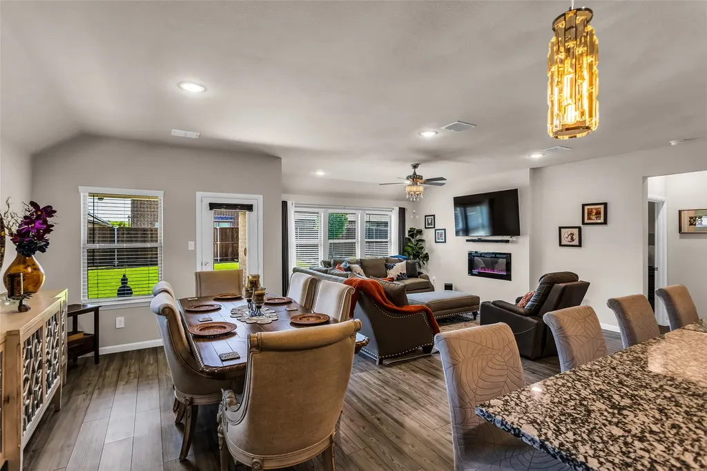 621 Hazeltine Road Red Oak TX 75154