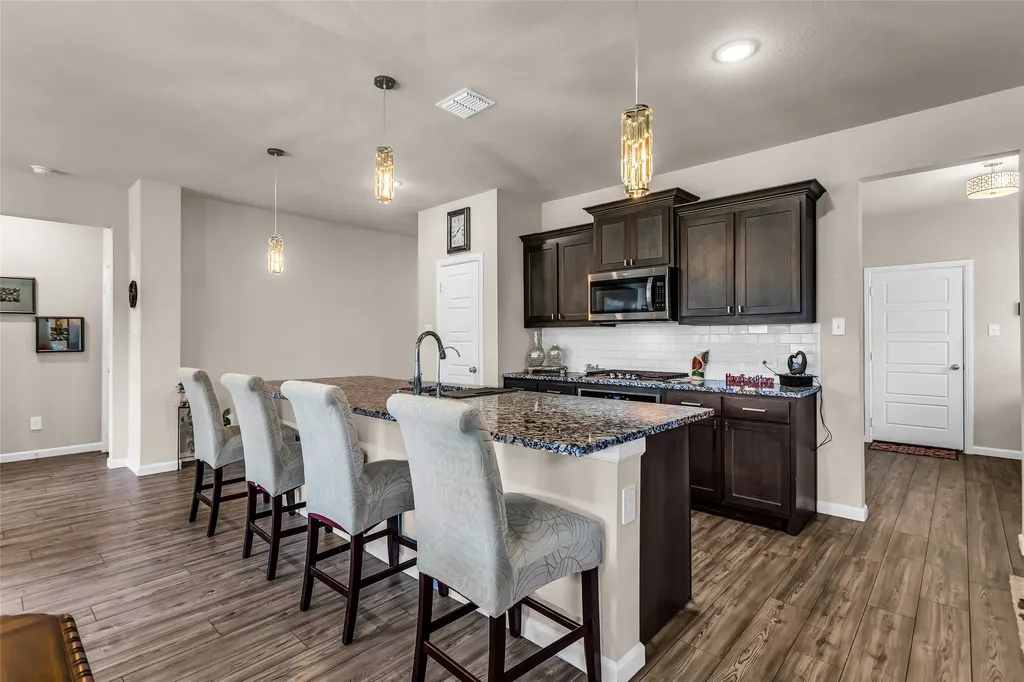 621 Hazeltine Road Red Oak TX 75154