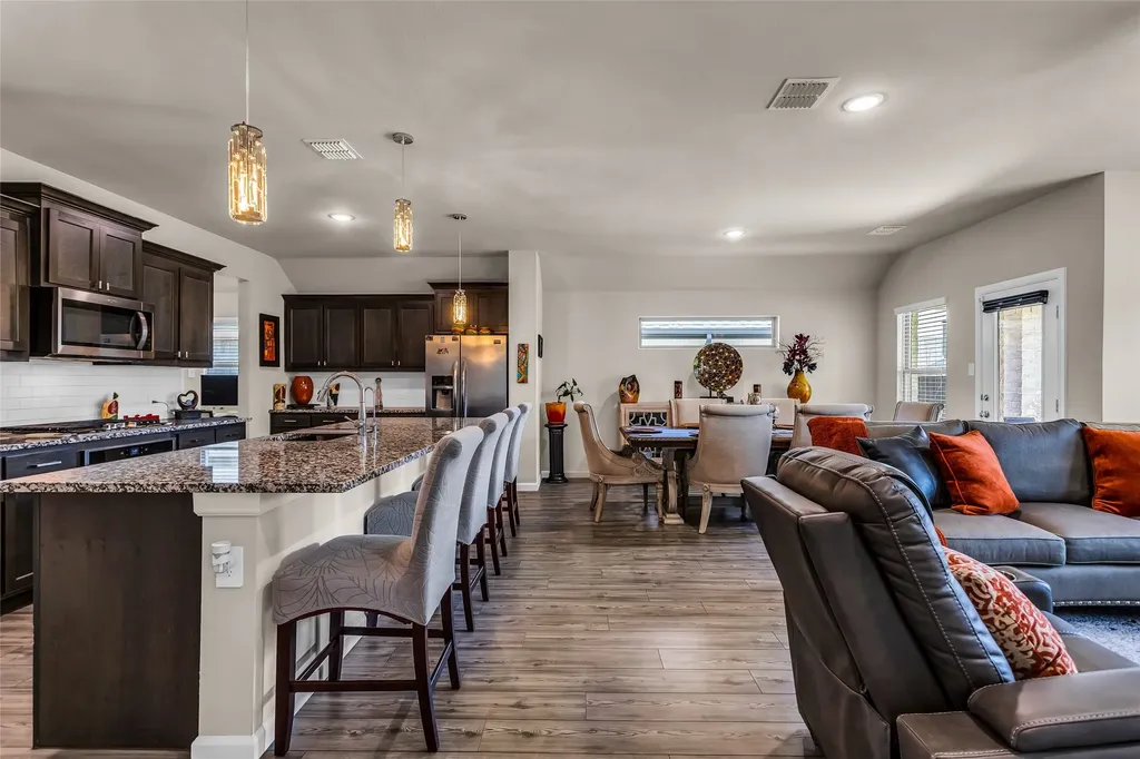 621 Hazeltine Road Red Oak TX 75154