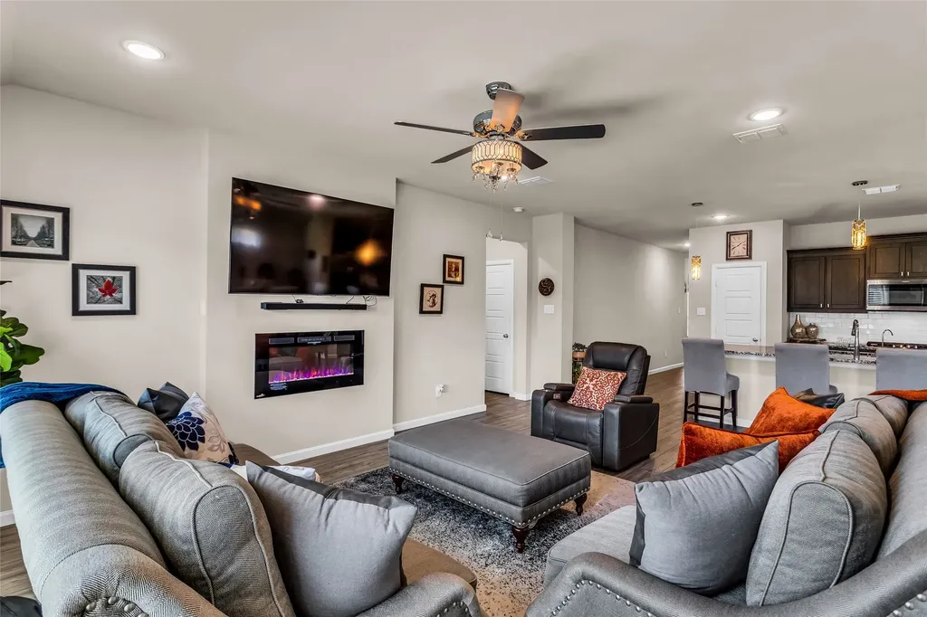 621 Hazeltine Road Red Oak TX 75154