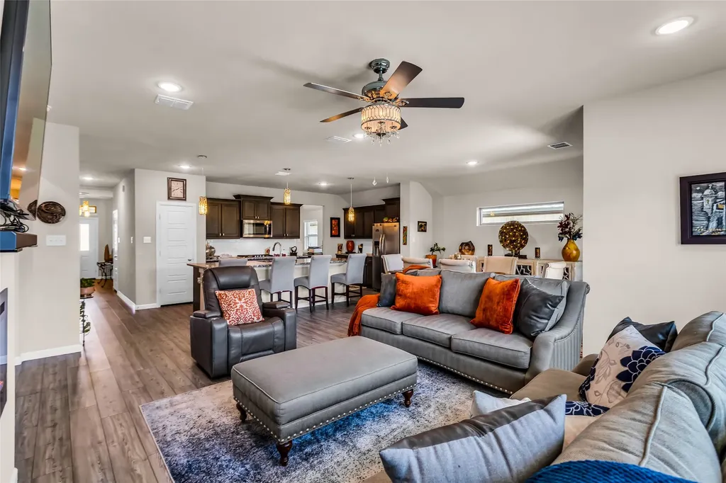 621 Hazeltine Road Red Oak TX 75154