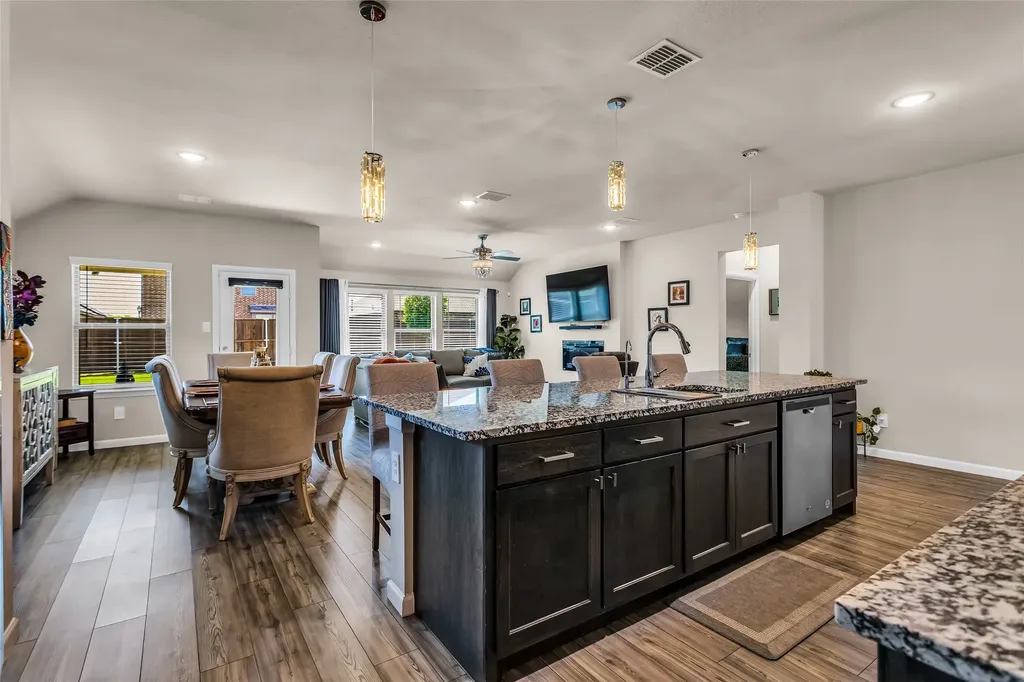 621 Hazeltine Road Red Oak TX 75154