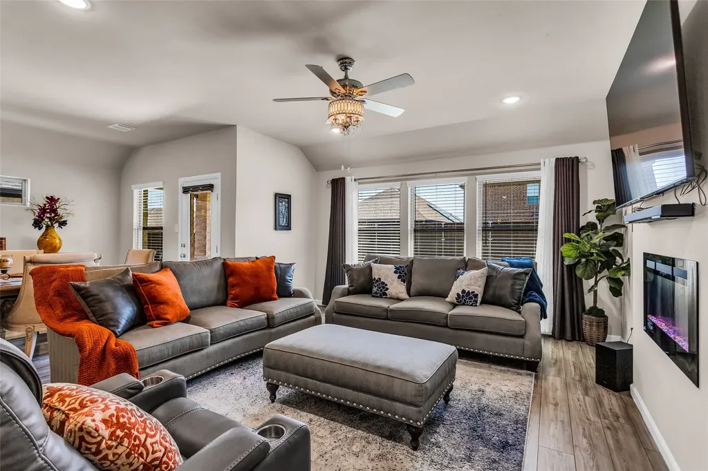 621 Hazeltine Road Red Oak TX 75154