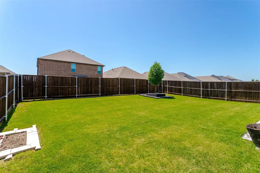 621 Hazeltine Road Red Oak TX 75154