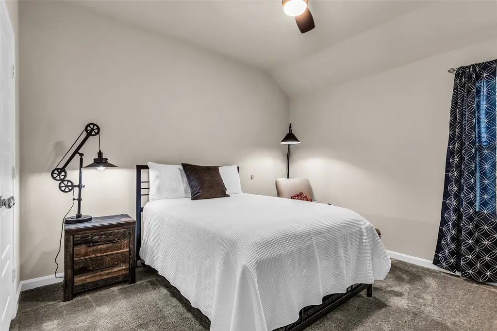 621 Hazeltine Road Red Oak TX 75154