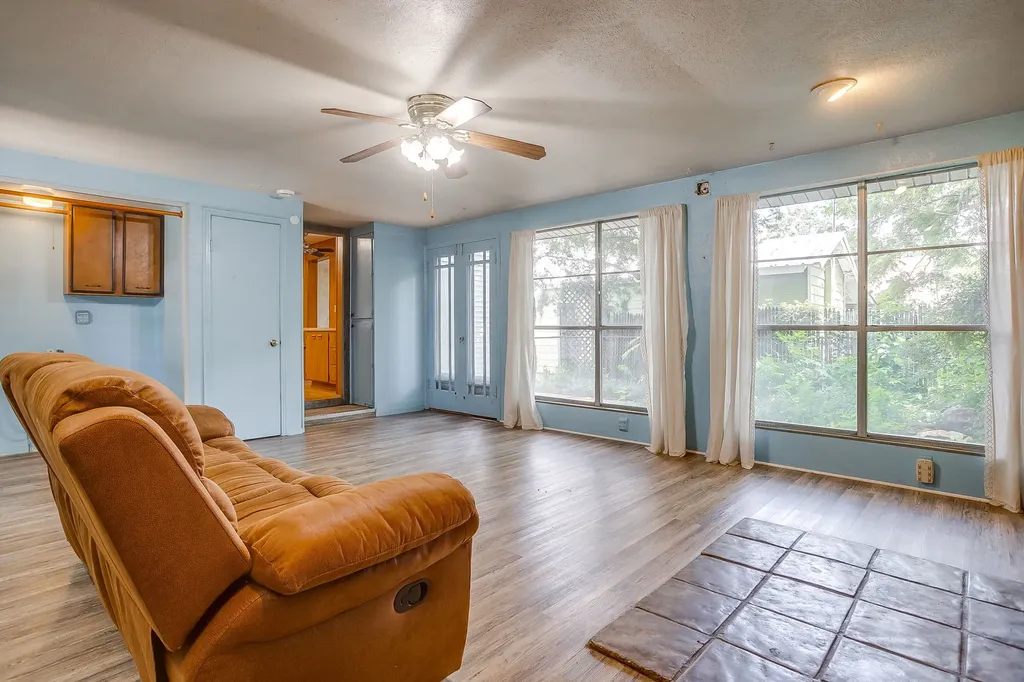 1329 Clarence Street Haltom City TX 76117
