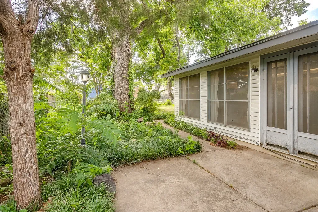 1329 Clarence Street Haltom City TX 76117
