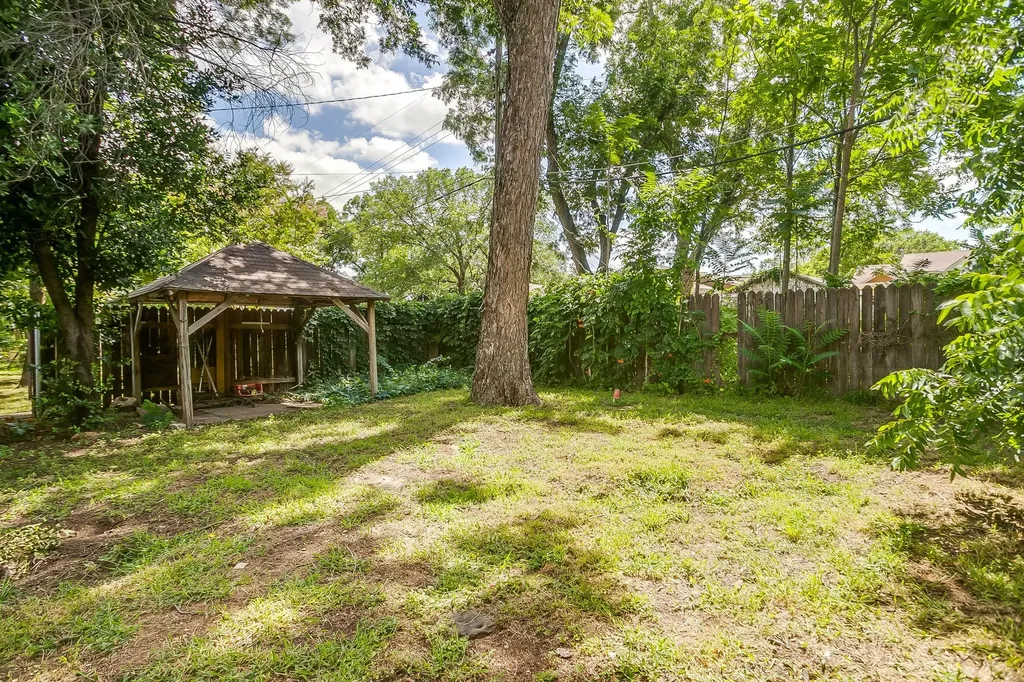 1329 Clarence Street Haltom City TX 76117