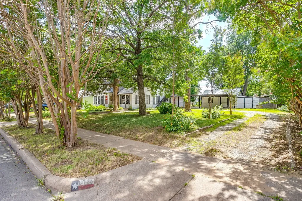 1329 Clarence Street Haltom City TX 76117